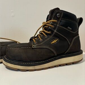 Keen mock toe utility boot with carbon safety toe